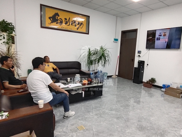 連續(xù)式炭化設(shè)備通過(guò)多媒體的形式向客戶展現(xiàn)