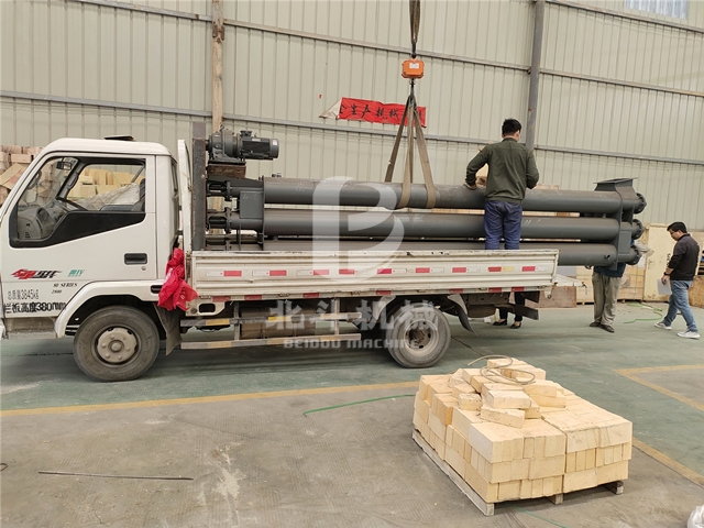 循環(huán)水冷炭機(jī)能耗低，裝車交付濟(jì)源客戶