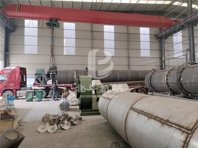 風(fēng)雪中的堅(jiān)守,堅(jiān)果殼炭化活化一體機(jī)順利裝車發(fā)往云南